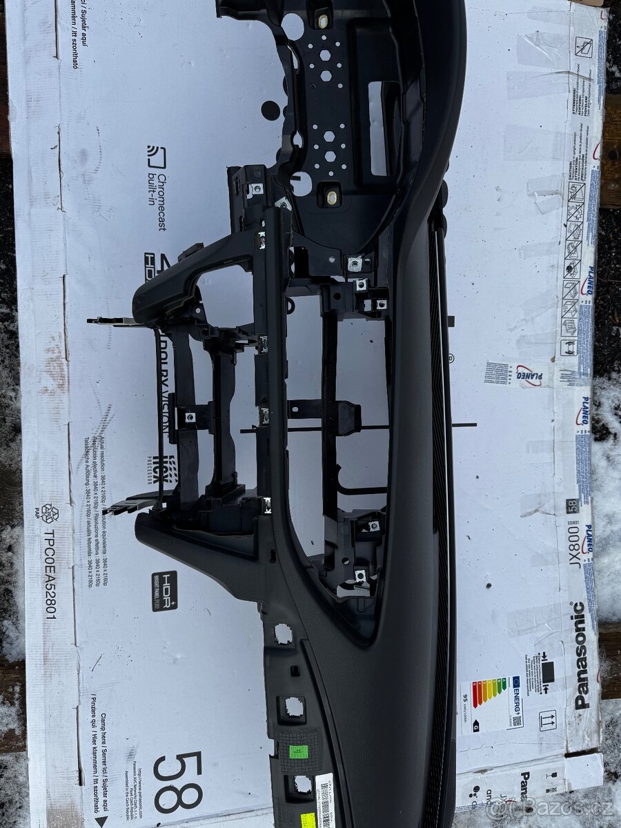 Palubka Audi A7 C7 FL – S výřezem na Head-Up Display + výztu - 3