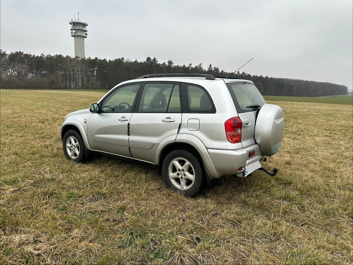 TOYOTA Rav4 2.0 D4D 4x4 plně funkční - 3