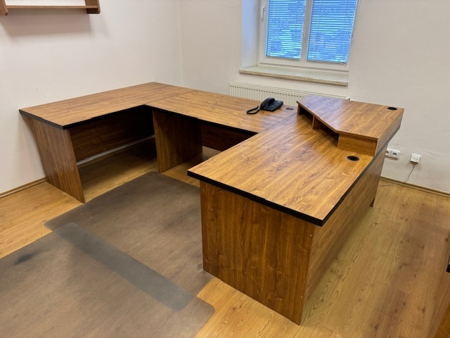 Sestava kancelářských stolů - 3