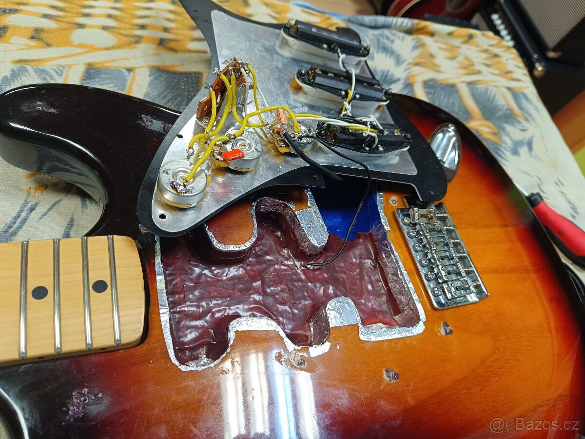 Fender Stratocaster-Mexico - Kyjov - 3