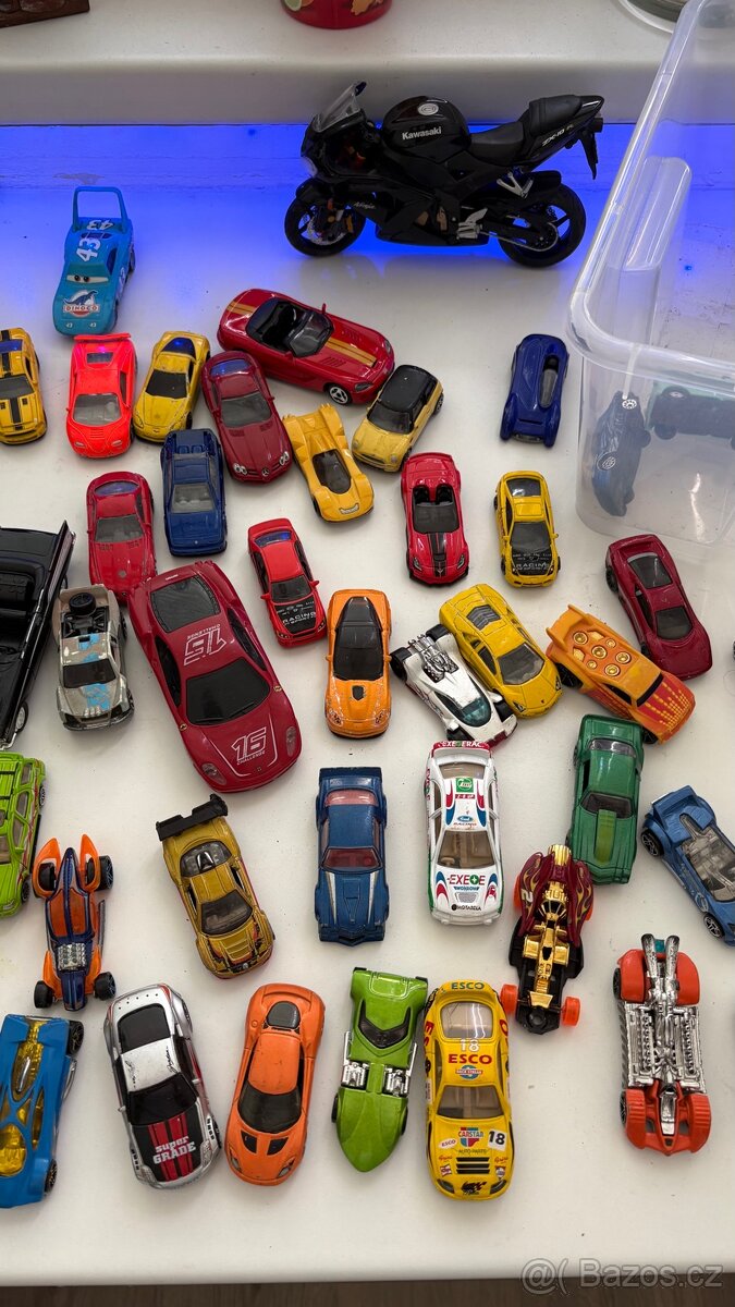 Kolekce hotwheels (a jiných) autíček - 3