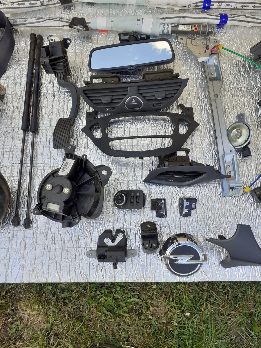 Opel Corsa E - 2017 - díly - 3