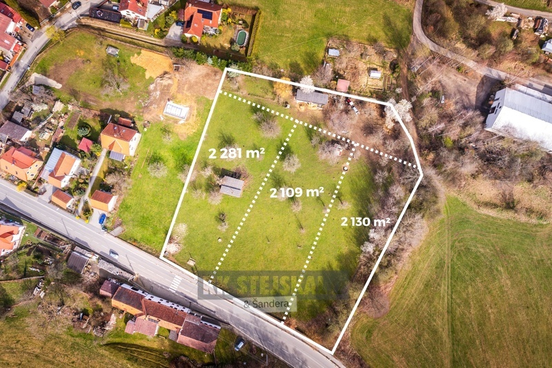 Prodej velice prostorného pozemku pro bydlení, 2 109 m2, v a - 3