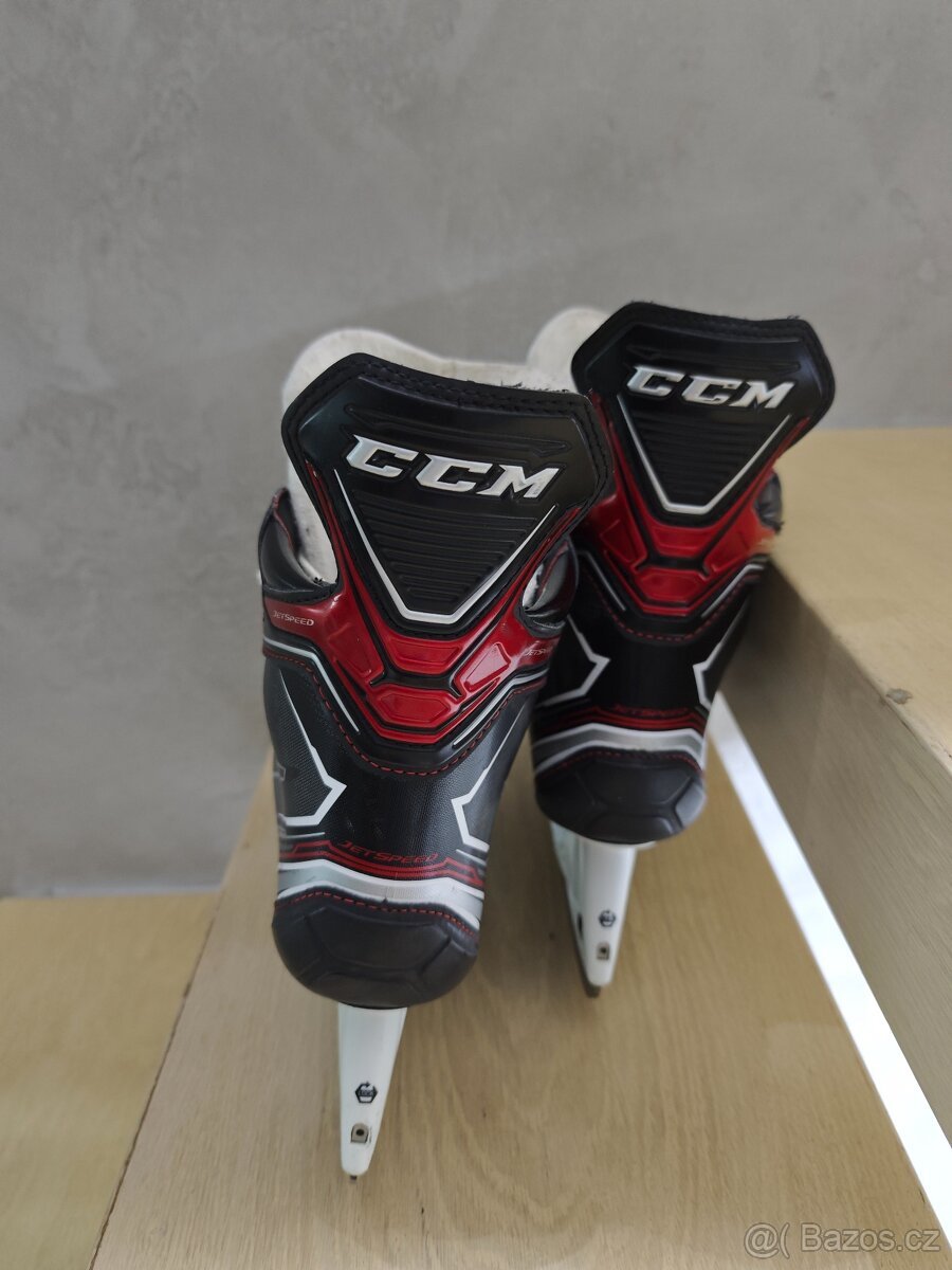 Nové Hokejové brusle CCM jetspeed FT470 vel 42,5 - 3