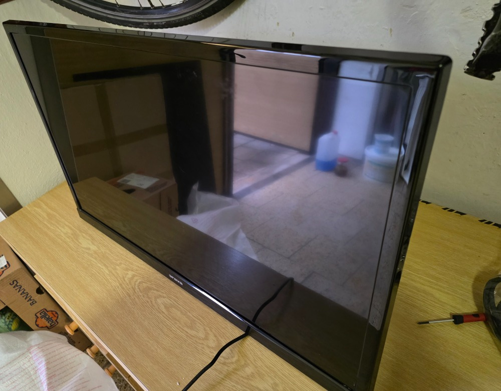 Televize Orava LT 823 LED C82B - 3