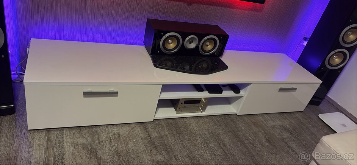 Skříňka pod televizi - 3