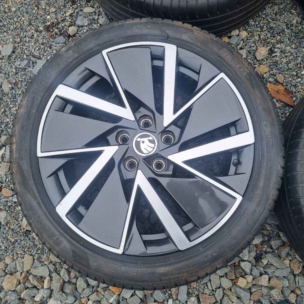 ŠKODA Octavia IV R18 pneu 225/45/18 - 3