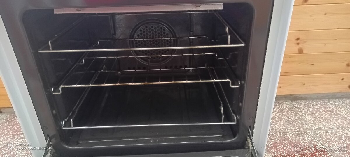 Zachovalý El. sporák klidně i zdarma - 3