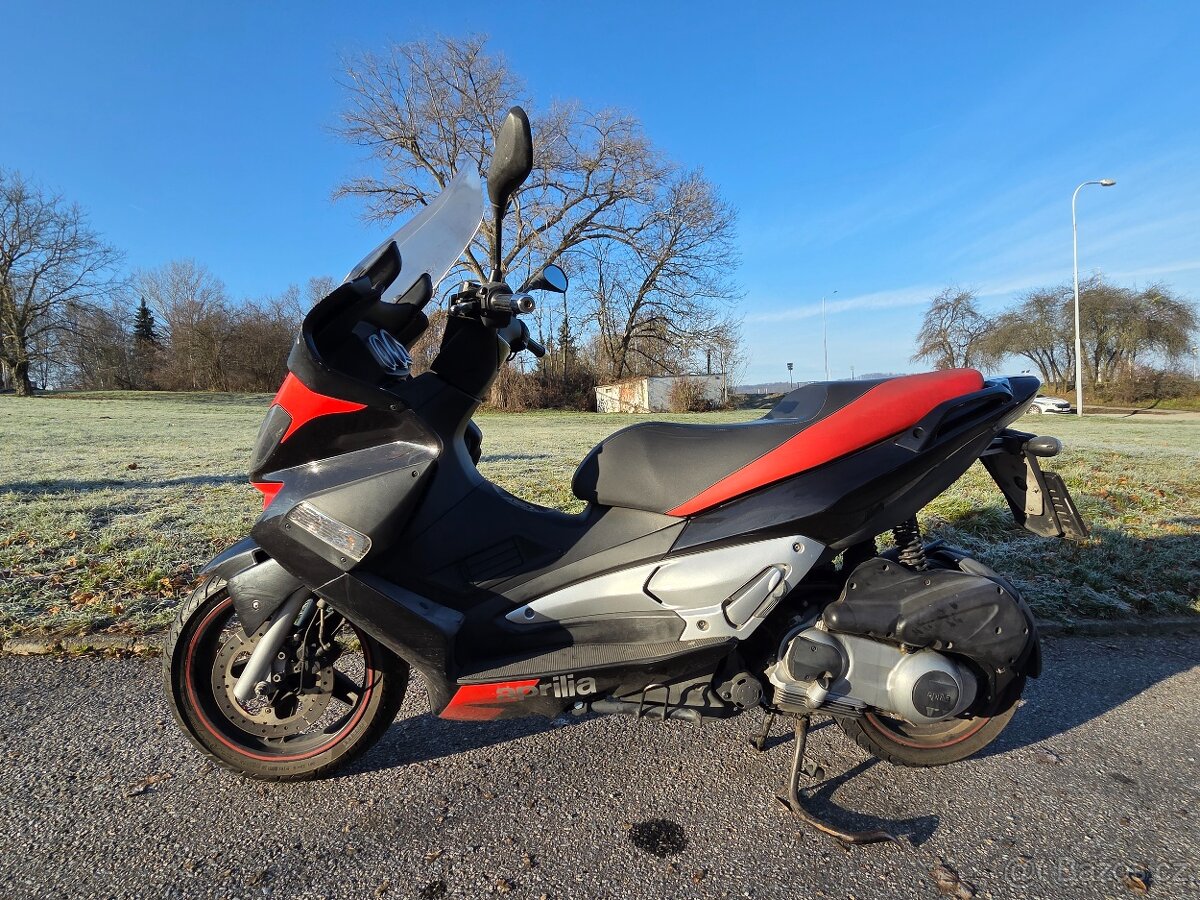 Aprilia SR 300 Max - 3