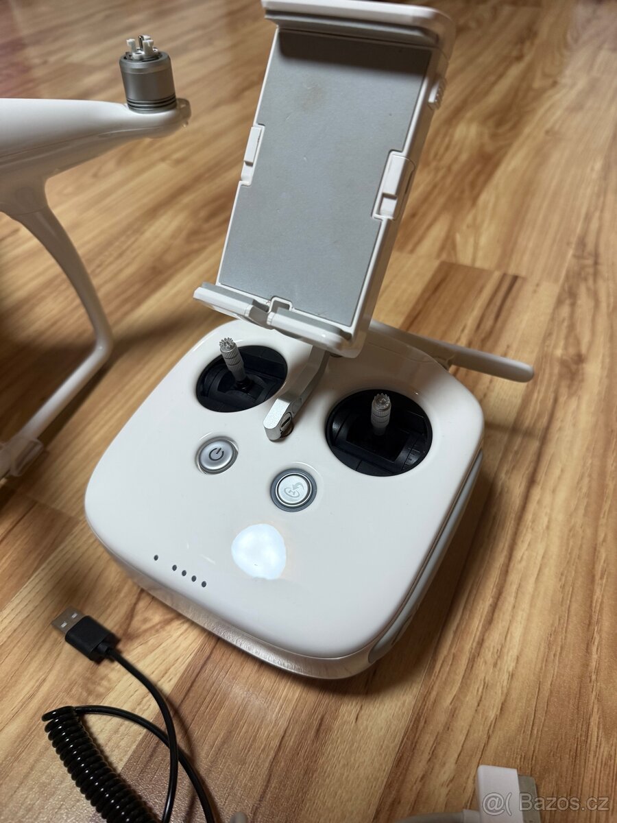 Dron DJI phantom 4 - 3