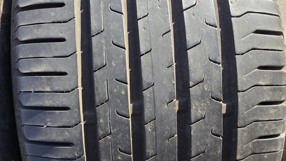 Letní pneu 245/40/18 Continental - 3