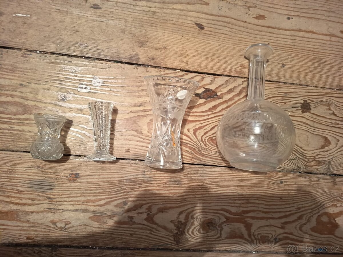 Skleněné vázy a Karafa - 3