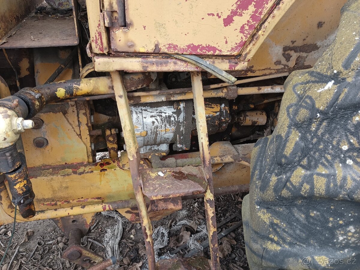 Traktor bagr bělorus - 3
