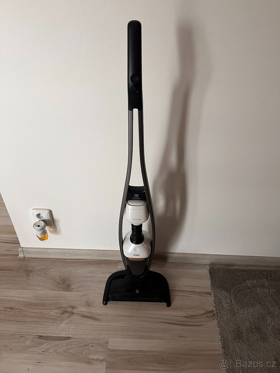 Tyčový vysavač Electrolux PURE Q9 PQ92-ALGS - 3
