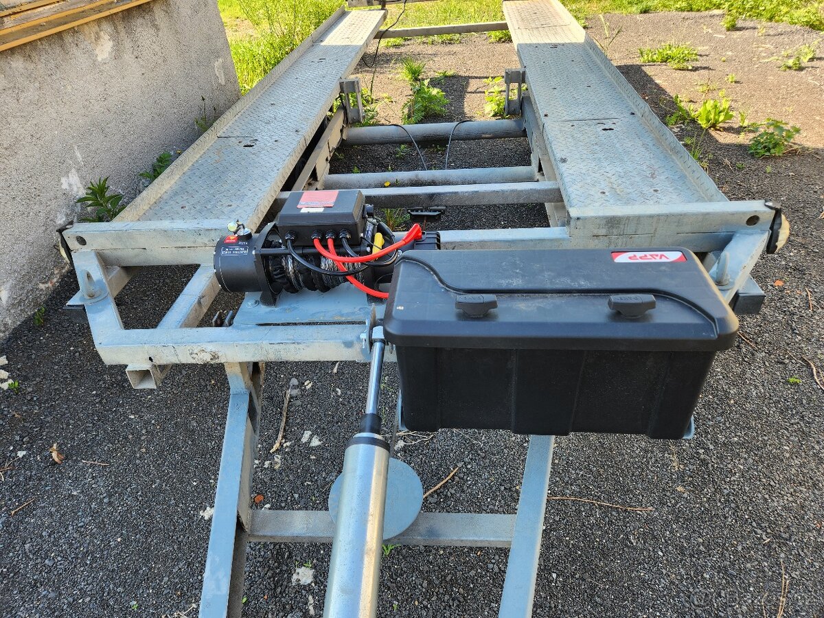 Vlek na přepravu automobilů 2500kg