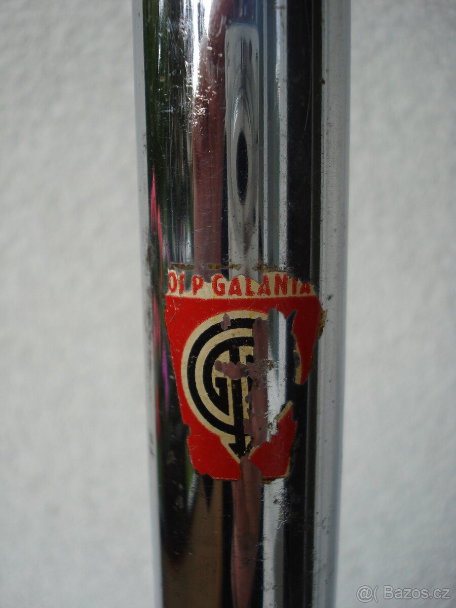 Věšák stojanový kovový retro, stojan na oblečení. - 3