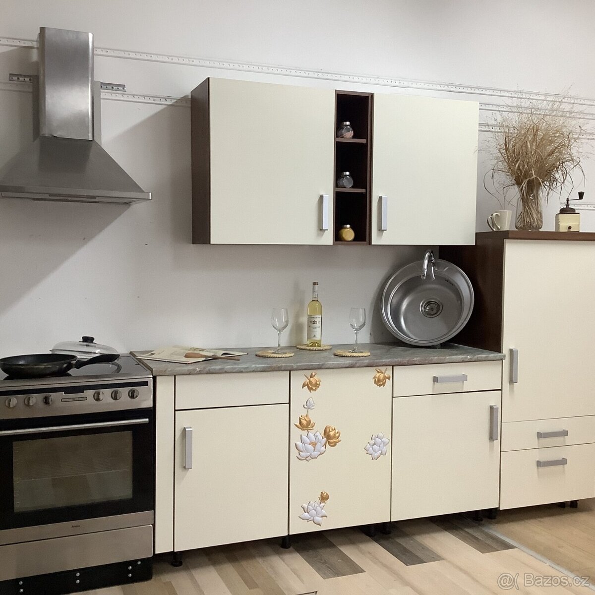 Světlá moderní kuchyně IRMA - 3