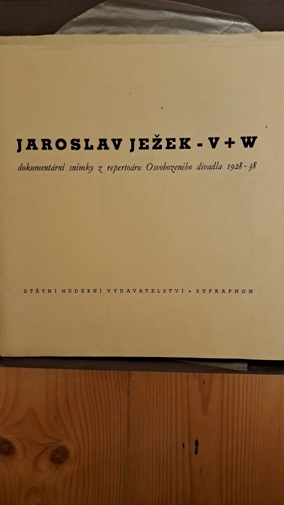 DESKY OSVOBOZENÉ DIVADLO VOSKOVEC A WERICH - 3
