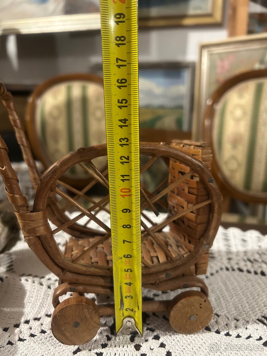 Malá Starožitná panenka s kočárkem - 3