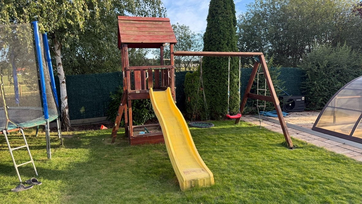 Dětský zahradní domek s houpačkou, skluzavkou a pískovištěm - 3