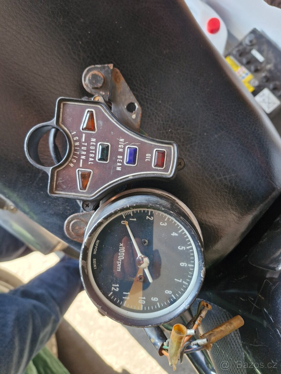 Honda CB 750 Four - kontrolní panel s otáčkoměrem - 3