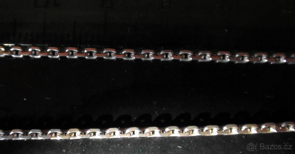 2 STŘÍBRNÉ ŘETÍZKY, 1 STŘÍBRNÝ PŘÍVĚSEK - PŮLMĚSÍC - 3