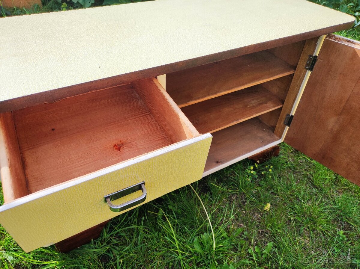 Skříňka retro masiv - 3