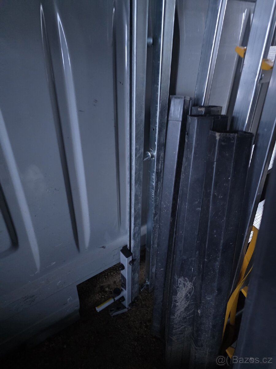 Ford Tranzit přepážka posuvná. Lišty k tomu. - 3