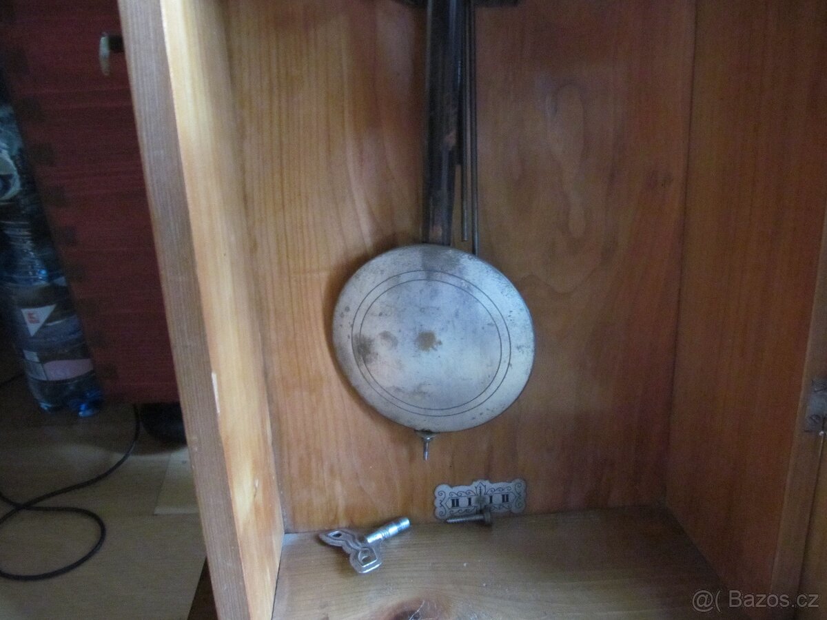 staré nástěnné hodiny - 3