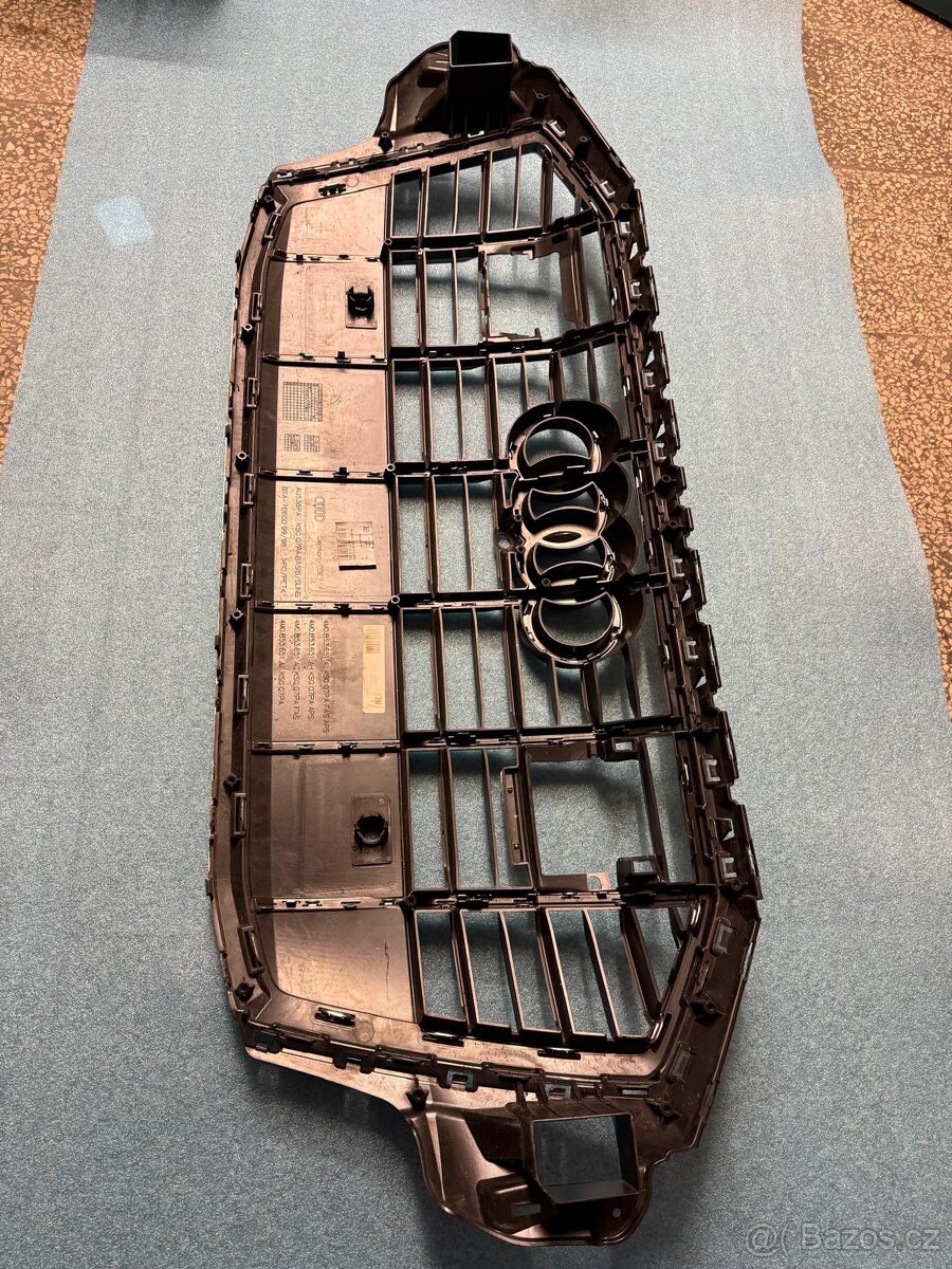 Audi q7 maska černá a chrom - 3