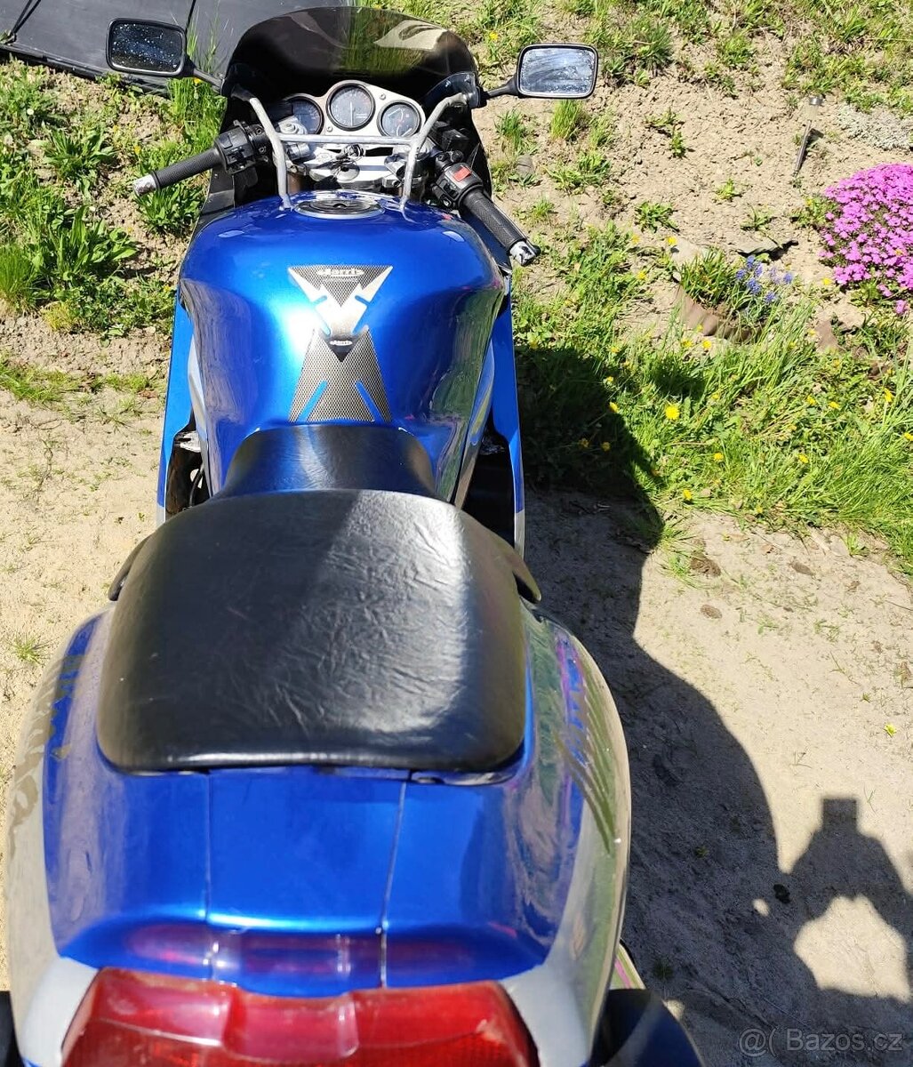 Kawasaki Ninja ZX9R - 3