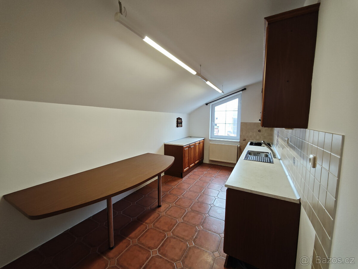 Pronájem bytu 2+1 63 m², Pardubice - Zelené Předměstí - 3