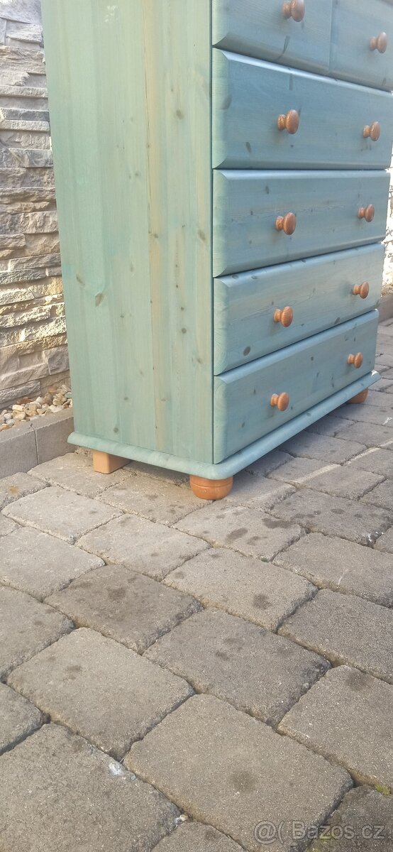 Dřevěná komoda se zásuvkami - 3