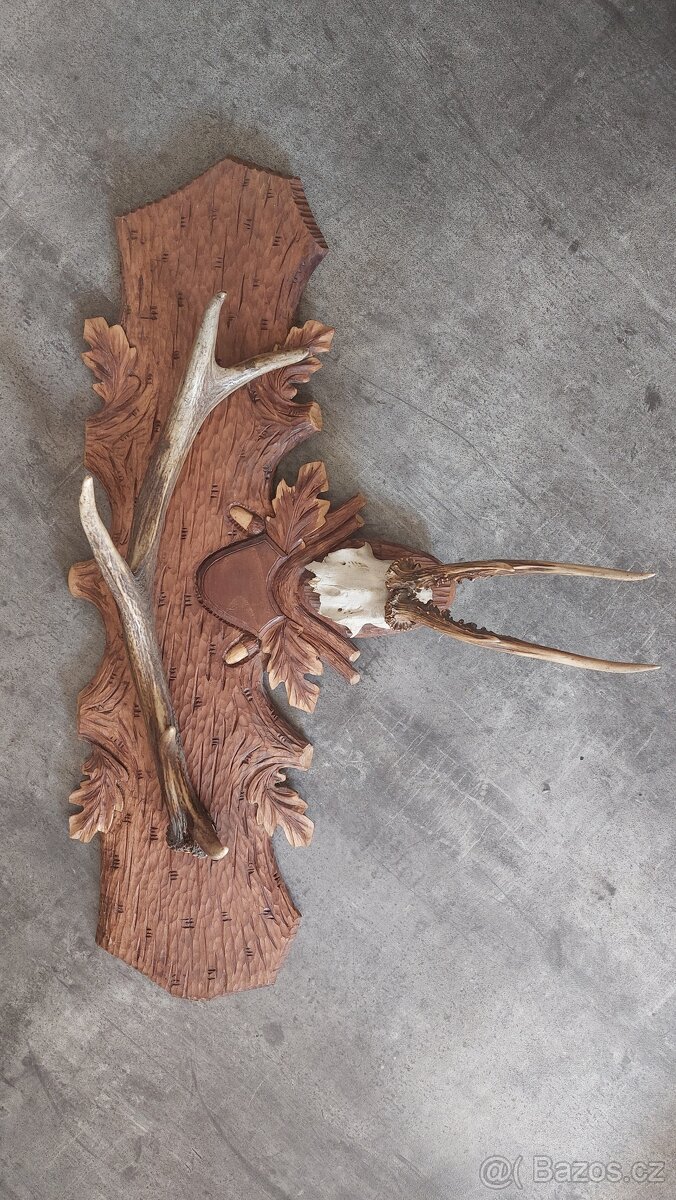 Srnčí vyřezávaný věšák - 3