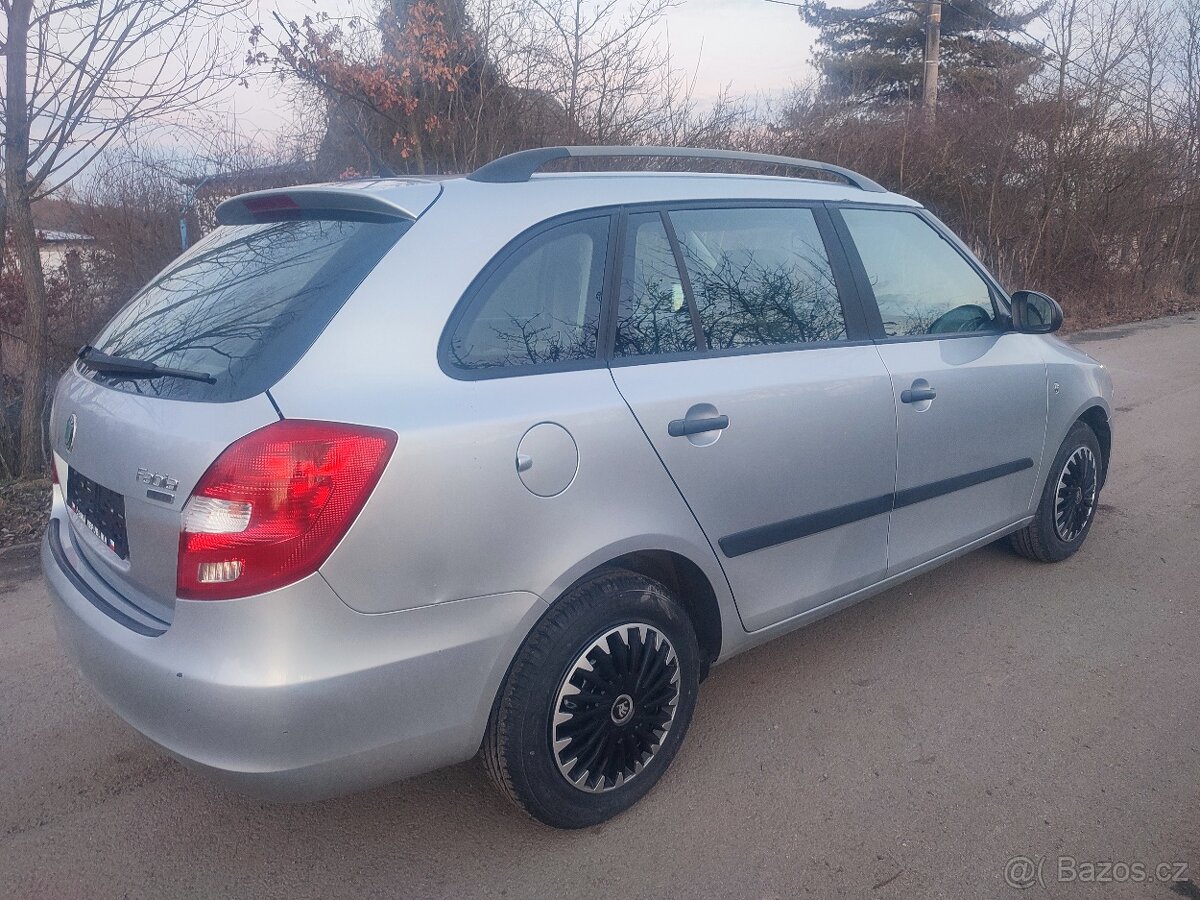 2011 facelift Škoda Fabia combi 1.4i 16V 63 kW - 3