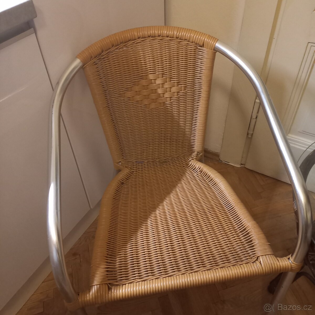 Kul.stolek,proutěné křesílko,židličku. - 3