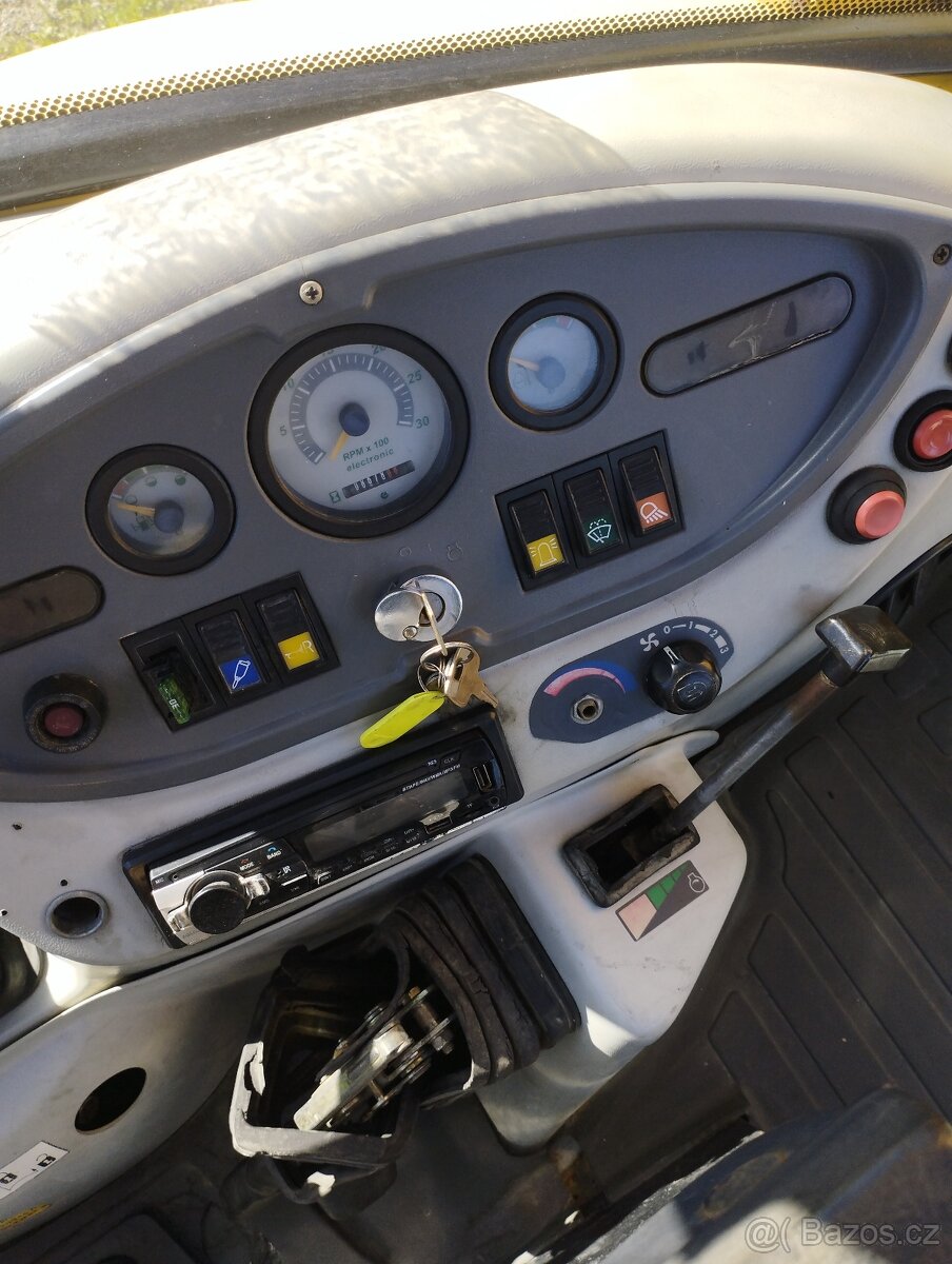 Predám traktorbager Komatsu WB 93R - 3