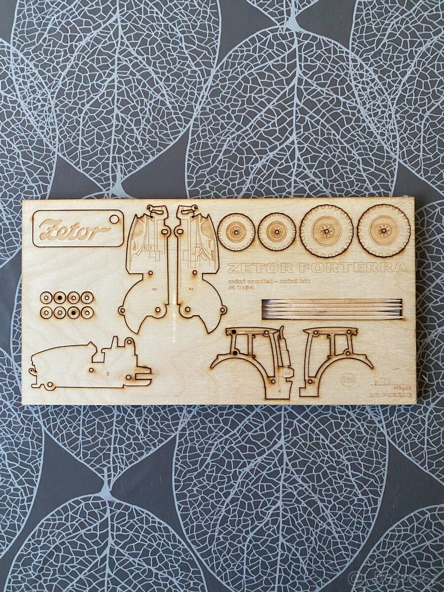 Nové modely k sestavení - Zetor Forterra, vlečka na balíky - 3