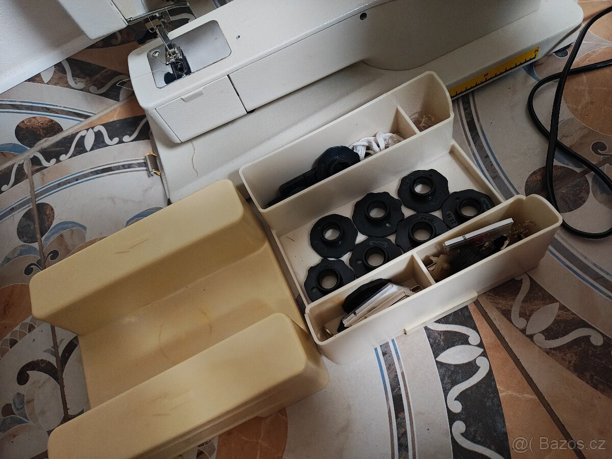 Kufříkový šicí stroj Nicoleta - 3