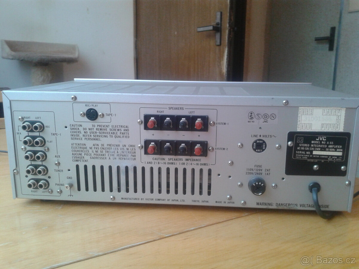 Zesilovač JVC - 3