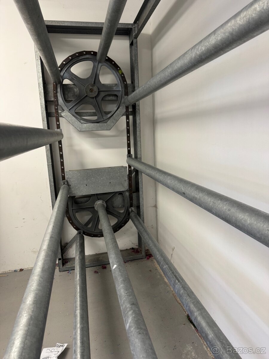 Pater noster-stojan na koberce - 3