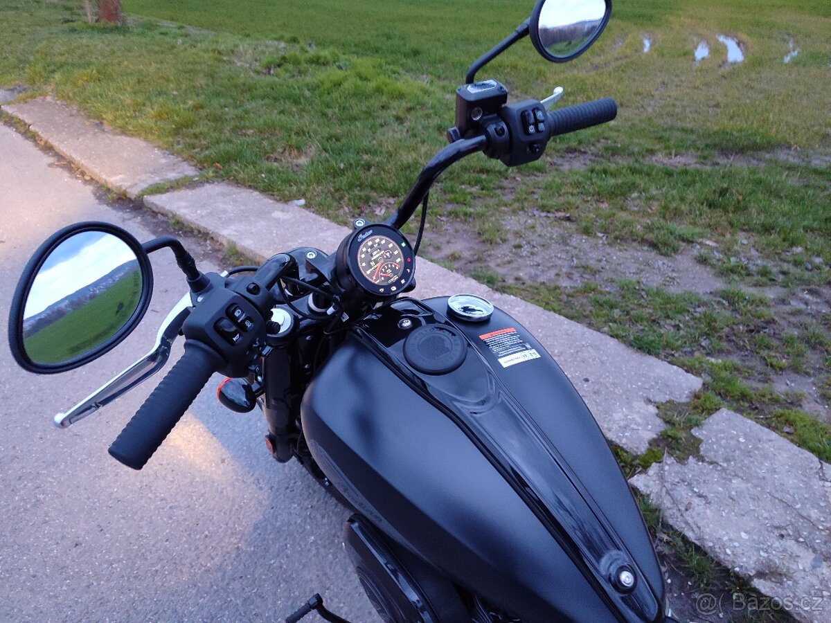 Chief Bobber dark horse najeto 3000tkm - 3