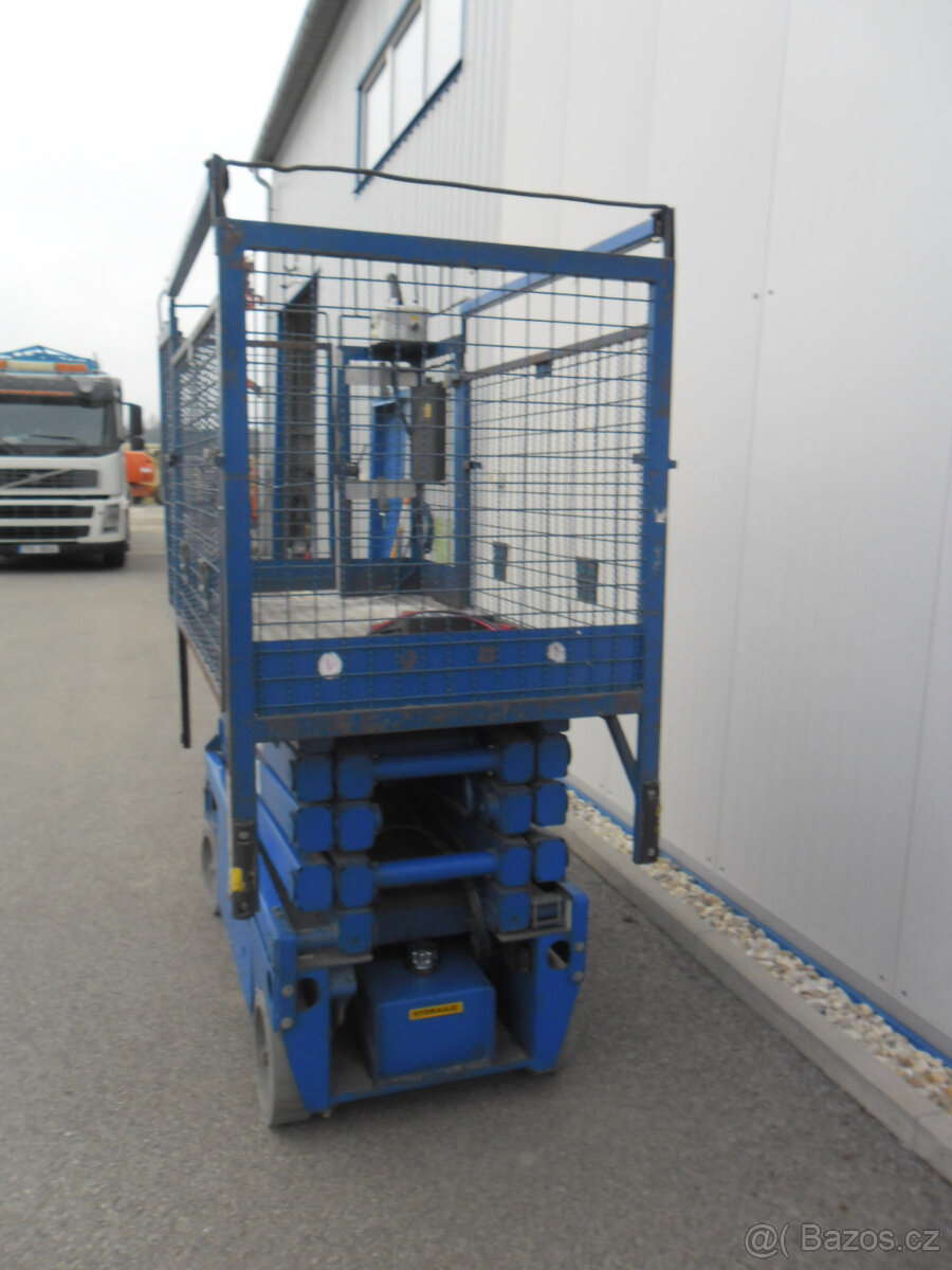 Nůžková pracovní plošina UpRight MX19 - 3