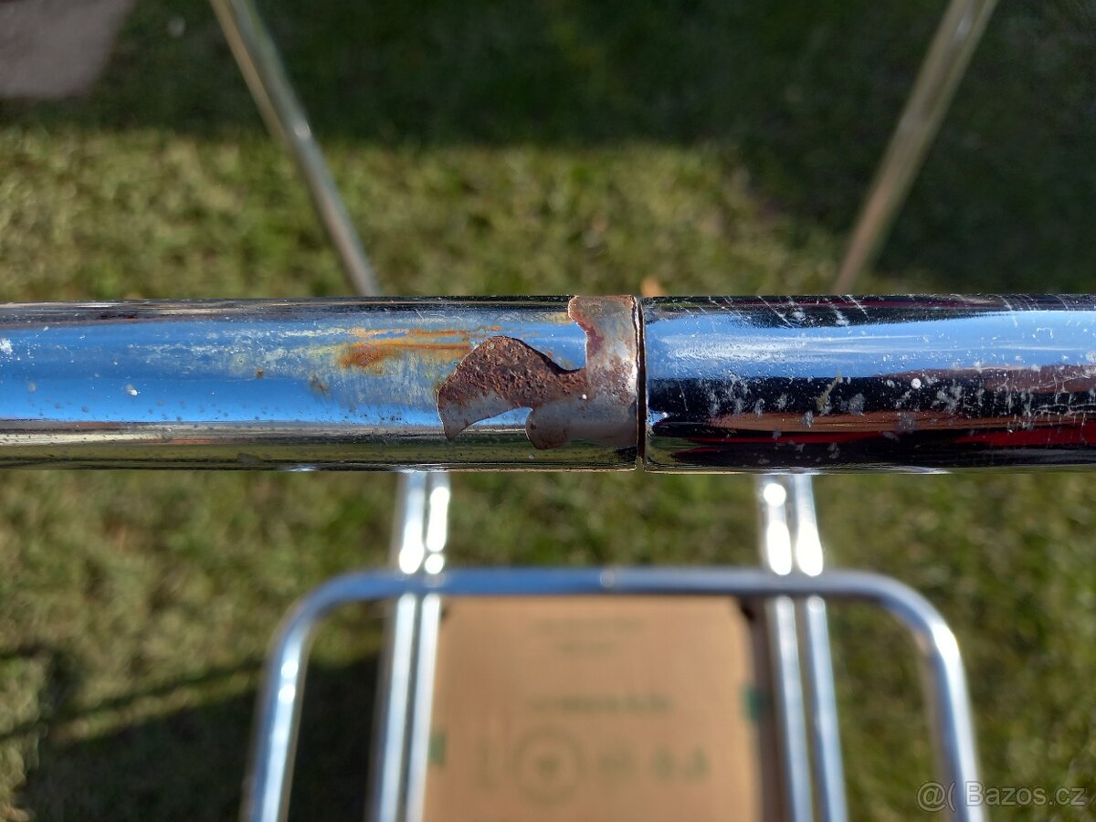 konstrukce z chromovaných trubek - 3