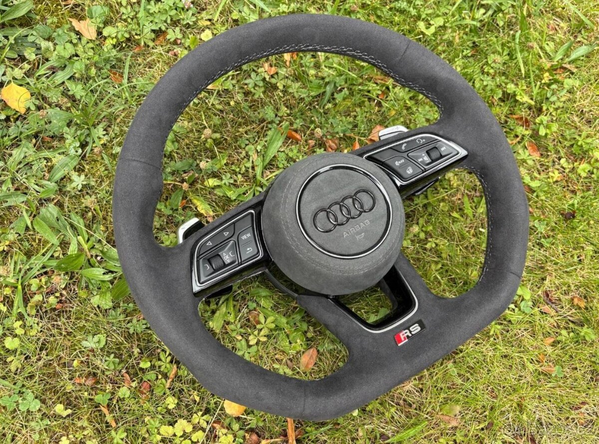 -AUDI MULTIFUNKCNY VOLANT ALKANTARA s logom RS - 3