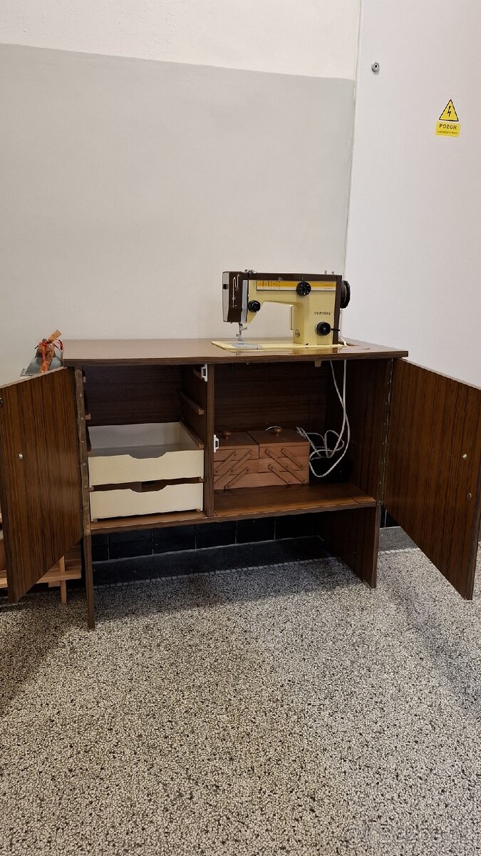 Prodej skříňového šicího stroje Veritas - 3