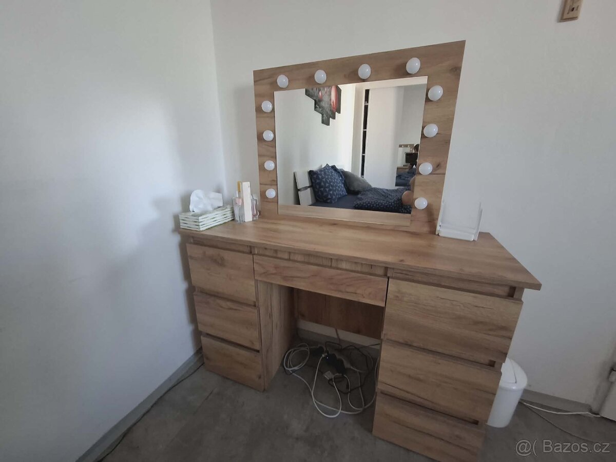 Kosmetický stolek - 3