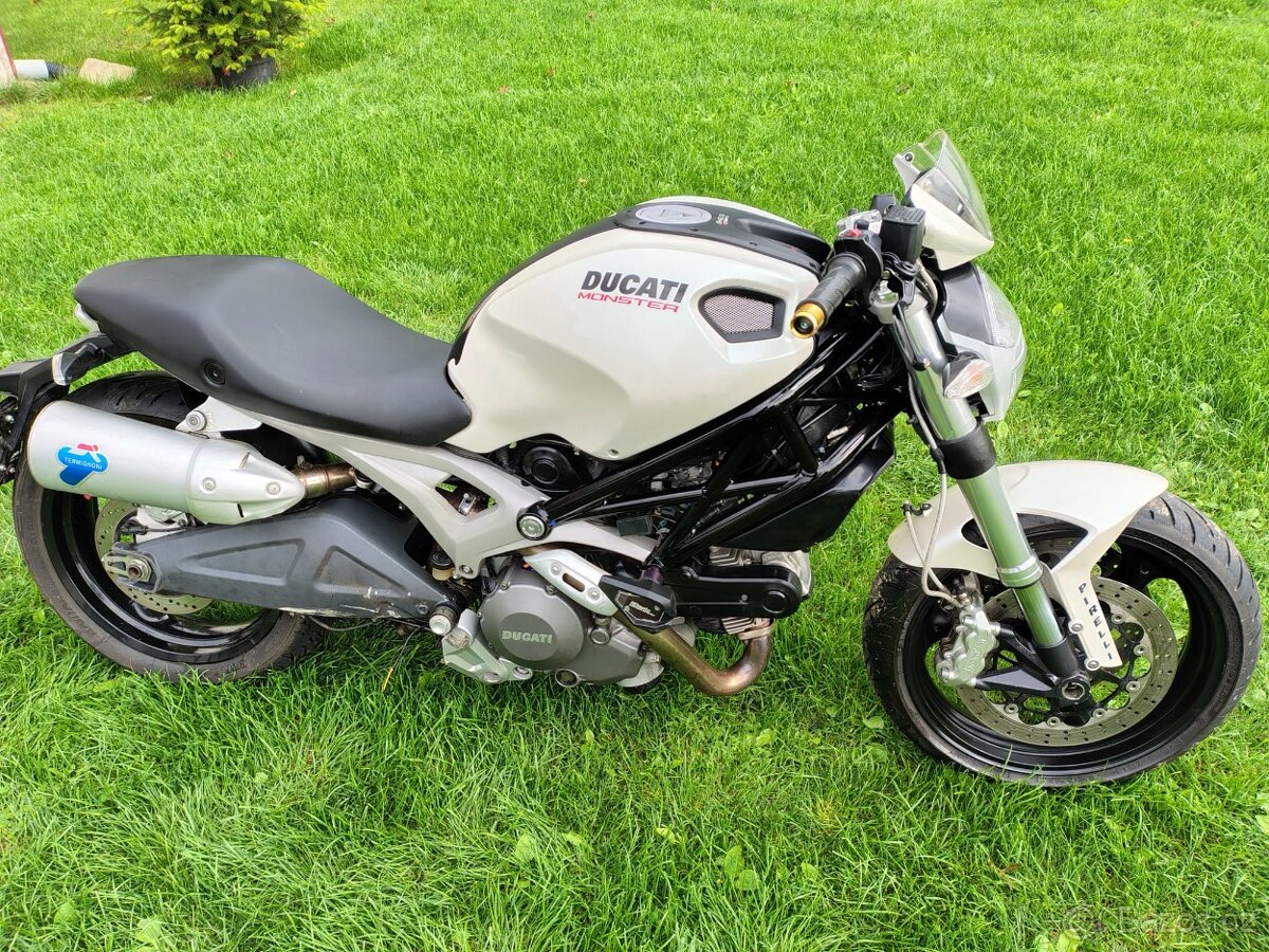 Ducati Monster 696 - 3