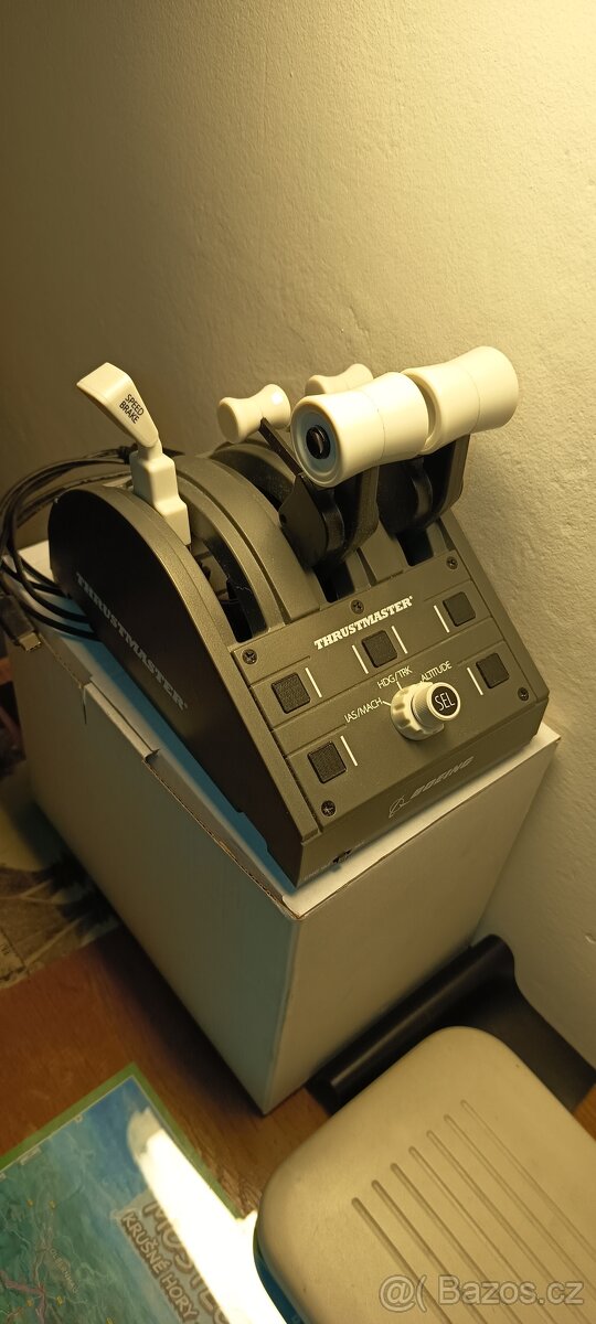 Thrustmaster Boeing plynové páky. - 3