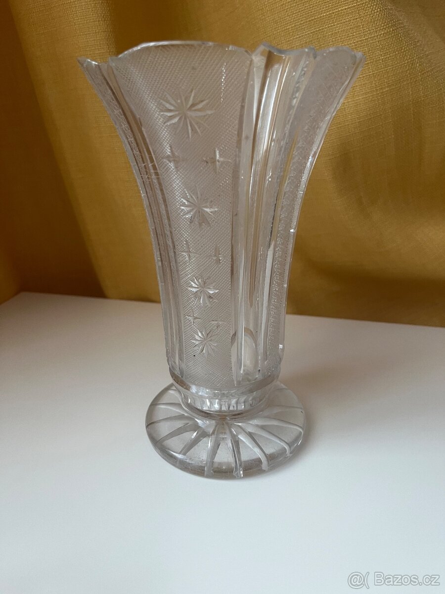 Broušená čirá váza - 3